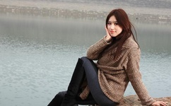 献b门 庄巧涵图片